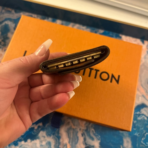 💎 Louis Vuitton monogram 6 key holder, authentic, pre-loved - Picture 11 of 12